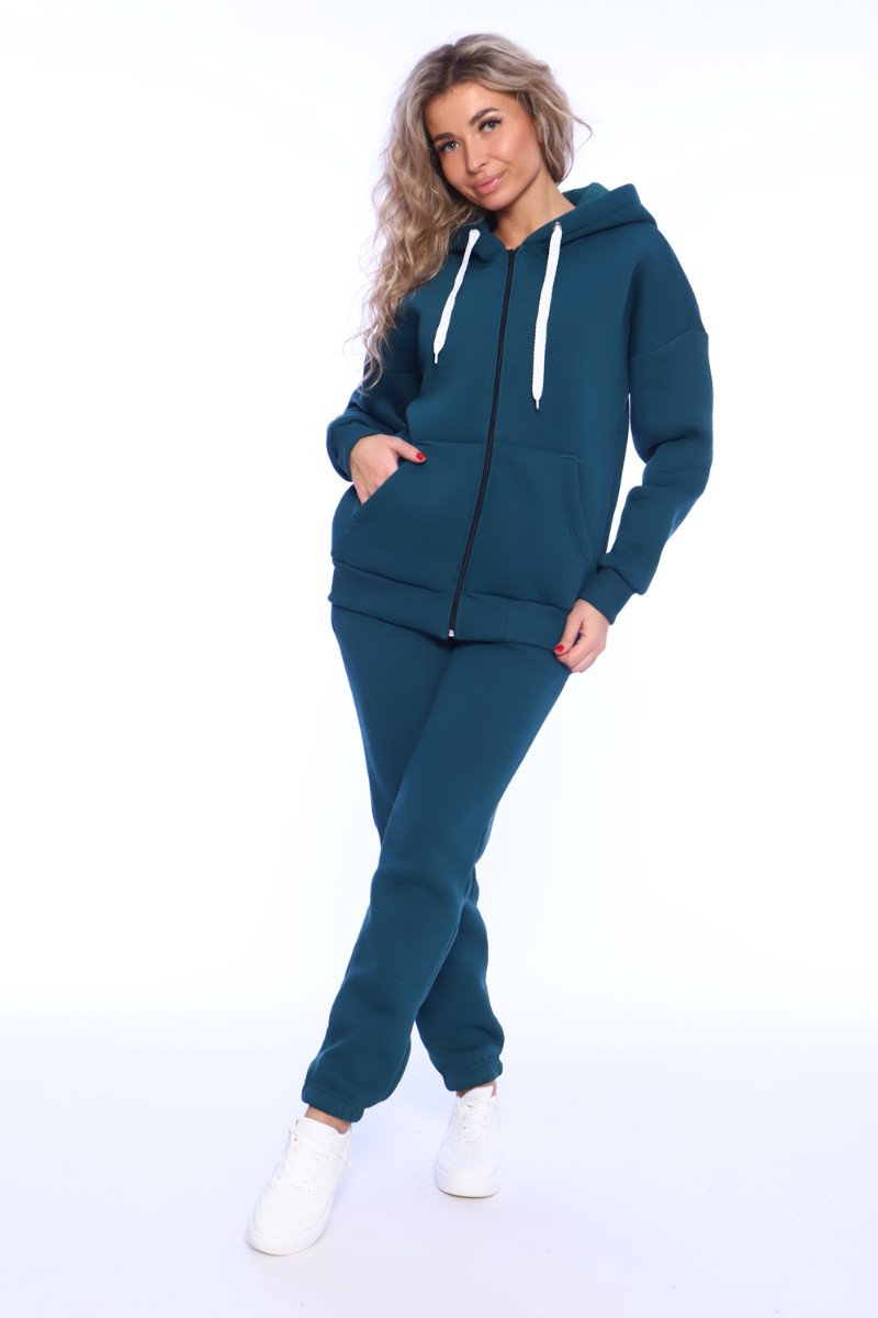 Спортивный костюм с белыми полосками