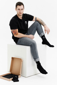 Набор подарочный мужской (носки+футболка) №11803 (р-ры: 48-58) черный