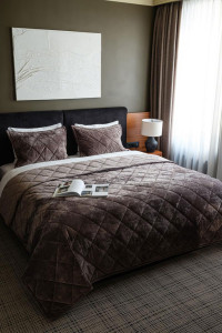 Набор для спальни покрывало+наволочки велюр "Potting Soil"