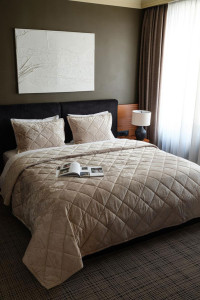 Набор для спальни покрывало+наволочки велюр "Light Taupe"