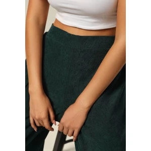 Брюки женские (без пуговиц) БВ-33 6001 вельвет (р-ры: 44-62) изумрудно-зелёный Брюки женские (без пуговиц) БВ-33 6001 вельвет (р-ры: 44-62) изумрудно-зелёный