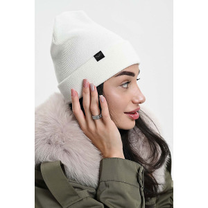 Шапка женская теплая в рубчик вязаный трикотаж 057175 белый Шапка женская теплая в рубчик вязаный трикотаж 057175 белый