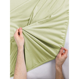 Простыня трикотажная на резинке оливковый Простыня трикотажная на резинке оливковый