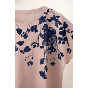 Футболка женская М-258 "Delicate Bloom" хлопок стрейч (р-ры: 48-56) бежевый