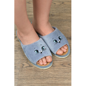 Тапки женские "Lepilov" арт. 130п велюр + пробка (р-ры: 36-42) сер. вел. кот. мульт. Тапки женские "Lepilov" арт. 130п велюр + пробка (р-ры: 36-42) сер. вел. кот. мульт.