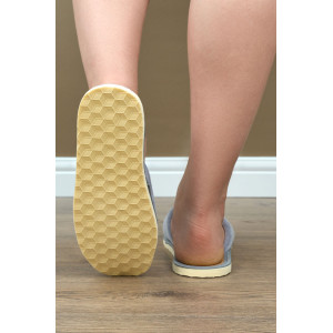 Тапки женские "Lepilov" арт. 130п велюр + пробка (р-ры: 36-42) сер. вел. кот. мульт. Тапки женские "Lepilov" арт. 130п велюр + пробка (р-ры: 36-42) сер. вел. кот. мульт.